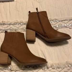 Brand new beautiful tan leather booties 👢 so cute & comfy!